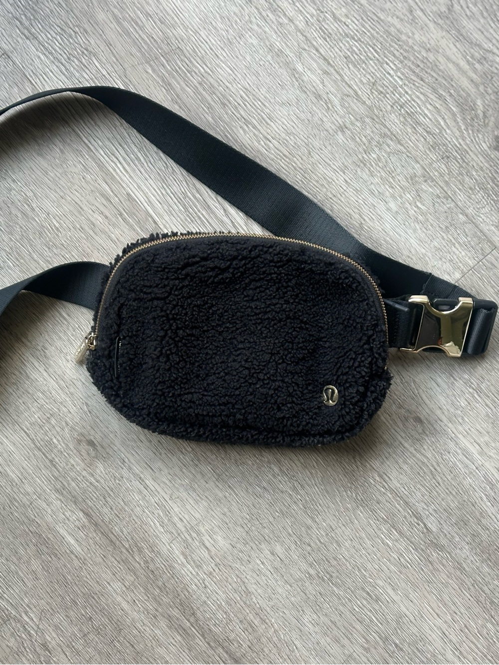 lululemon black and gold crossbody belt bag